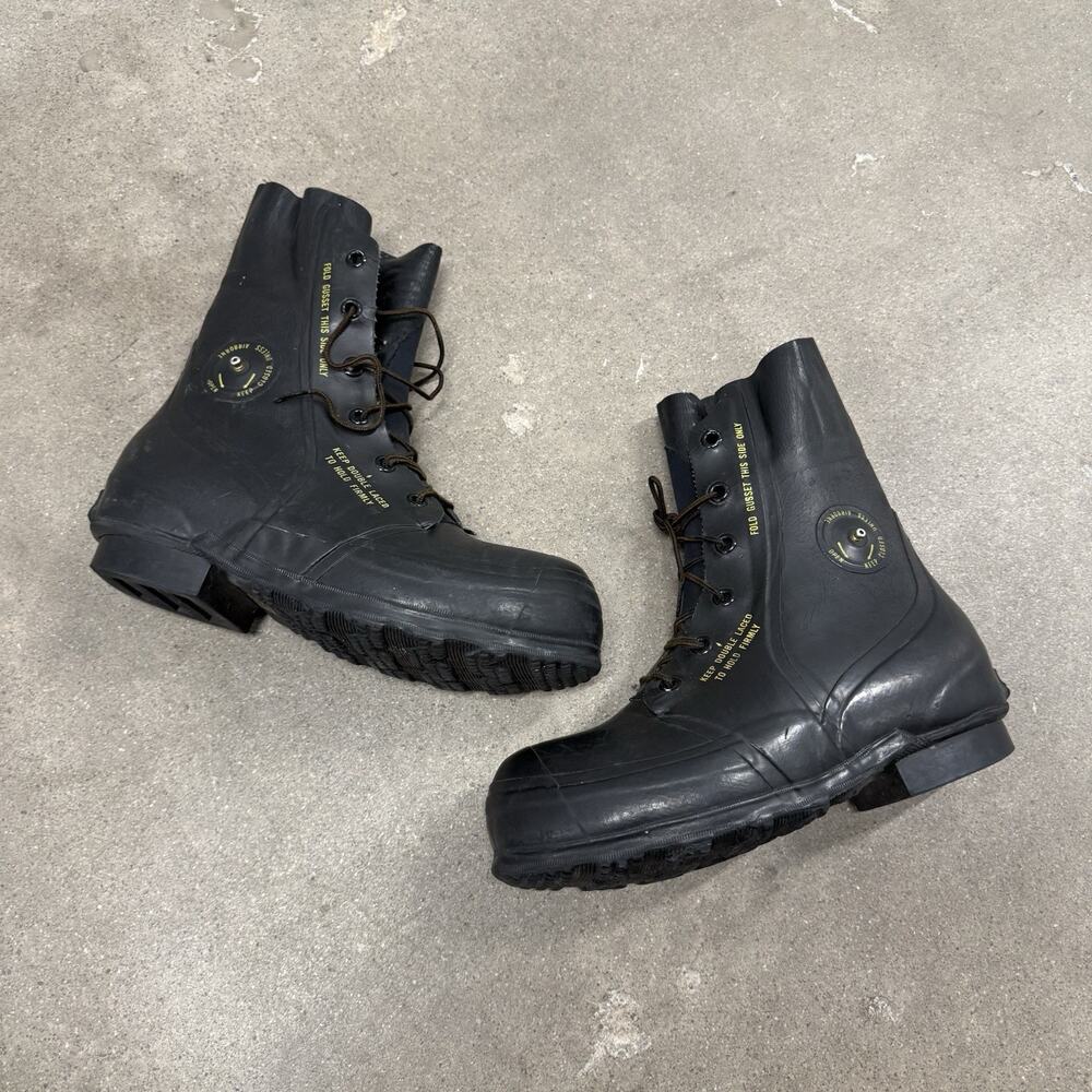 VINTAGE 1984 MILITARY BATA BUNNY MICKEY MOUSE EXTREME COLD BOOTS SIZE 10R BLACK